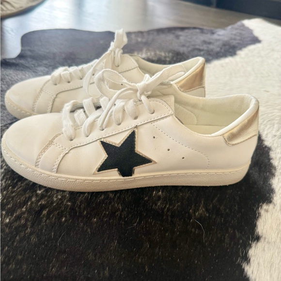 Vintage Havana White and Black Star Sneakers - Picture 4 of 4